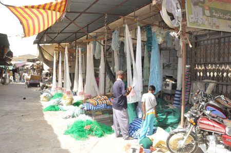 البصرة: 6 محلات من أصل 115 فـي سوق الصيادين وأصحابها بين مفلس ومنتحر