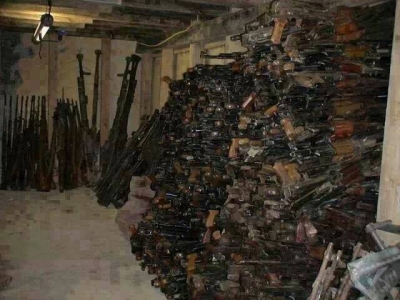 عاجل :قوات الفرقة الذهبية تعثر على اكبر مخبأ للعتاد في الرمادي