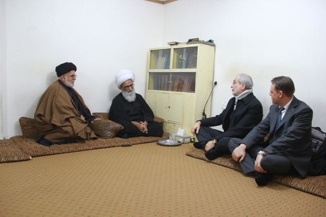 المرجع النجفي الشعبين السوري والبحريني يعانيان أشد المعاناة من النفس التكفير الطائفي