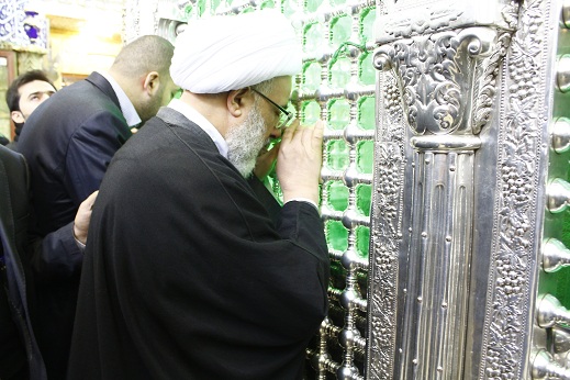 بالصور الامين العام للعتبة الحسينية المقدسة الشيخ عبد المهدي الكربلائي يتشرف بزيارة مرقد امير المؤمنين (ع)