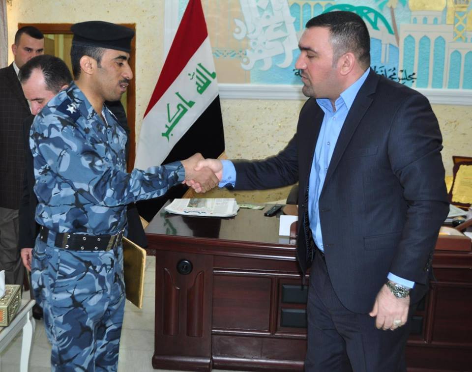 كربلاء تكرم الضابط الذي استطاع القاء القبض على منفذي السطو المسلح في محلات الصاغة