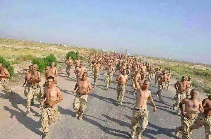 بالصورة:الحشد الشعبي يستعرض في شوارع ال بو عجيل