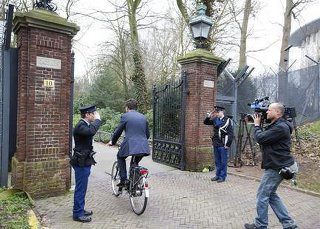 رئيس وزراء هولندا يذهب إلى عمله على دراجه هوائية