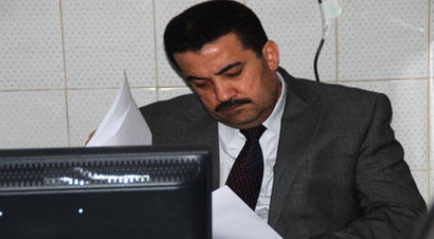 بالصورة:وزير حقوق الإنسان رئيس مؤسسة السجناء السياسيين يسحب أول استمارة الكترونية لمحتجزي رفحاء