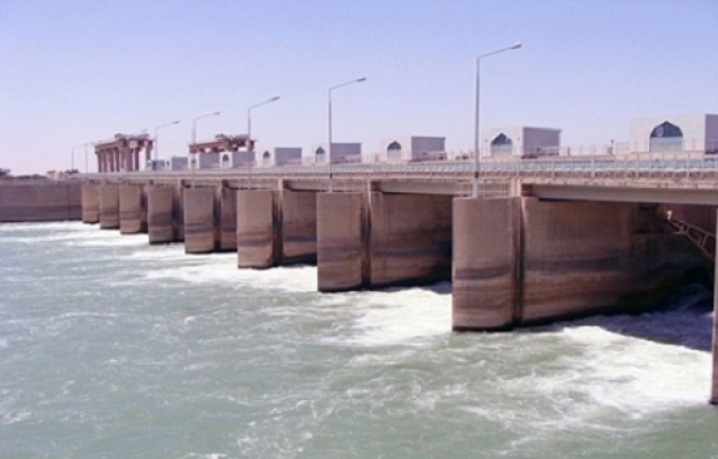 عمليات بغداد تضع سداد ترابية لحماية المواطنين من الفيضانات غرب العاصمة بسبب العبث بمنظومات الري بالفلوجة