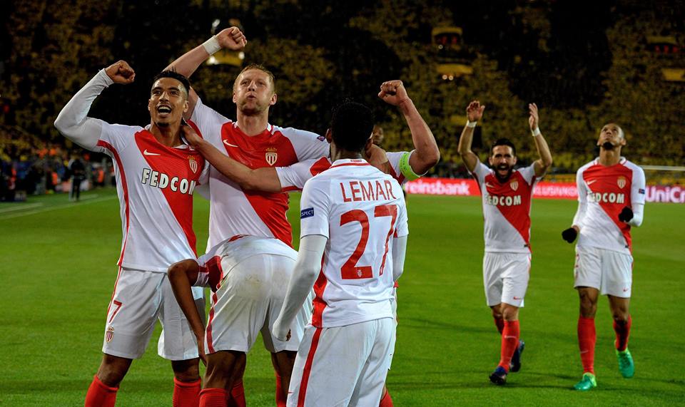 دورتموند يخسر على أرضه بنيران صديقة