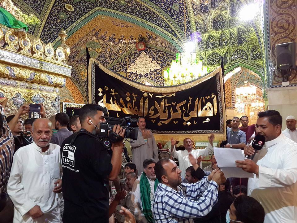 اهالي كربلاء يكسرون الحصار ويصلون الى مرقد السيدتين زينب ورقية عليهما السلام في دمشق (مصور)