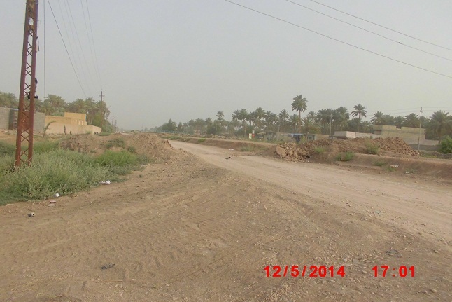 كربلاء : في قضاء الهندية طريق طوله اقل من (5)كم  لم ينجز تبليطه رغم مرور سبع سنوات على بدأ العمل به (مصور)