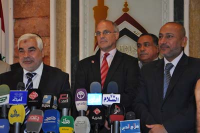 السفير البريطاني يزور كربلاء :لن نتدخل بالشان السياسي العراقي وكذلك لانريد من الدول الاخرى ان تتدخل ايضا