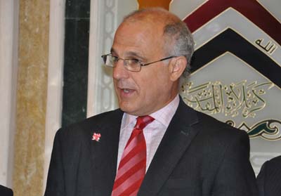 سفير بريطانيا بالعراق :لابد للرئيس السوري من ترك السلطة بشرط ان لايكون البديل (اسودا)