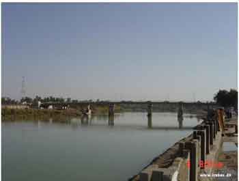 تعريض وصيانة جسر على نهر الكفل في قضاء الهندية التابع إلى محافظة كربلاء