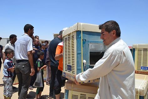 الهجرة والمهجرين في كربلاء تباشر بتوزيع المساعدات العاجلة على العوائل النازحة في ( مجمع الكرفانات ) السكني