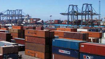 فرض رسوم ضريبية  65% من قيمة البضائع وتجار يعتصمون بمينائي ام قصر وخور الزبير