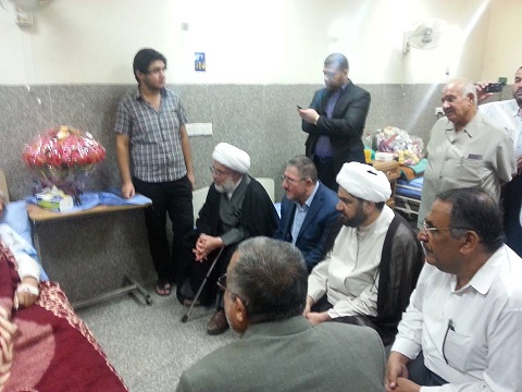 ممثل المرجع السيستاني يتفقد جرحى تفجير العيد في مستشفى الحسين بكربلاء+صورة