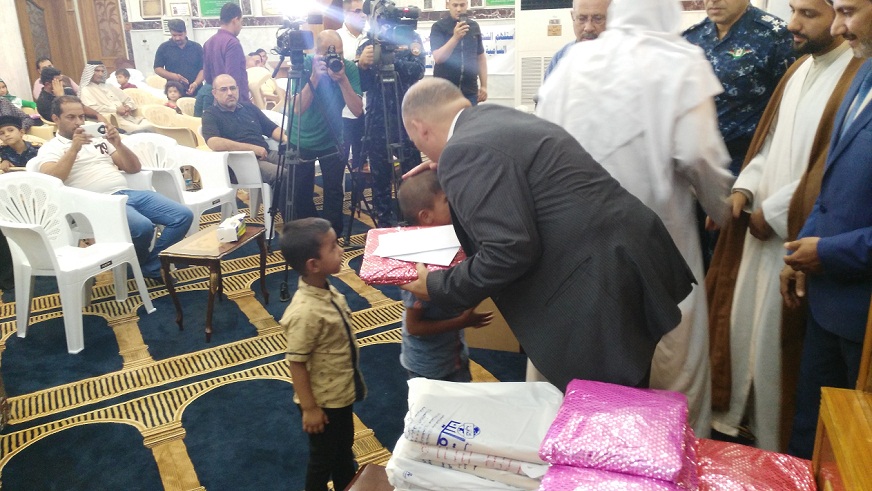 بالصور:مؤسسة الثقلين في كربلاء تكرم عوائل شهداء الشرطة الاتحادية