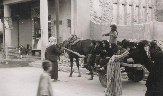 صورة ارشيفية لاطفال في كربلاء وهم يفرحون بالعيد