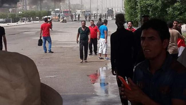 بالصور.. القوات الامنية فرقت متظاهري بابل بالقنابل المسيلة للدموع وخراطيم المياه