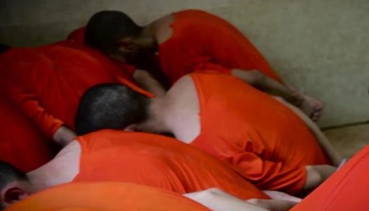 داعش يضحي بـ 19 شابا سوريا على طريقة ذبح المواشي