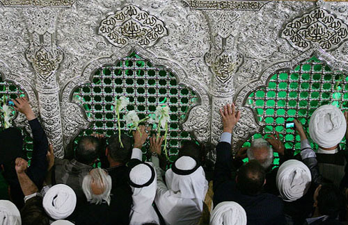 وصول شباك مرقد الامام الحسين عليه السلام الجديد  الى  النجف وسيتم نقله لكربلاء صباح الاربعاء