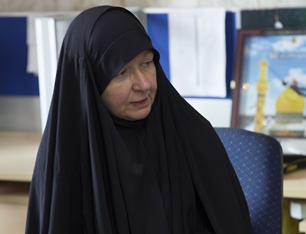 كاتبة ألمانية تشارك مسيرة الأربعين : سأوضح للأوروبيين ان الإسلام دين سلام