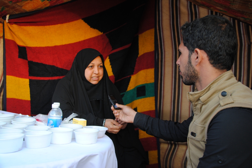 بالصور:ممرضة من بغداد تفتح مفرزة طبية على نفقتها الخاصة تخدم بها زوار الحسين عليه السلام