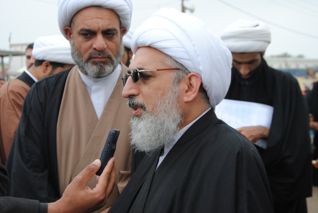 طلبة الحوزة العلمية في النجف الاشرف يشاركون مسير الجموع المليونية ويؤدون دورهم التبليغي