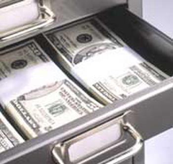 «هوس» الإيفادات الحكومية تخسر الميزانية العراقية مليار دولار سنويا