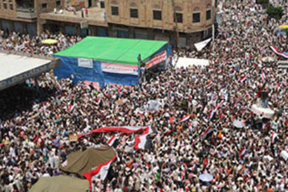 استقالة سفير يمني وانضمامه للمحتجين:أشعر بالخزي والعار من هذه السلطة الدموية