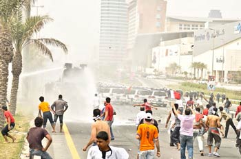 القوات المشتركة البحرينية والسعودية تشن هجوم مسلح بالطائرات ضد المواطنين العزل في البحرين