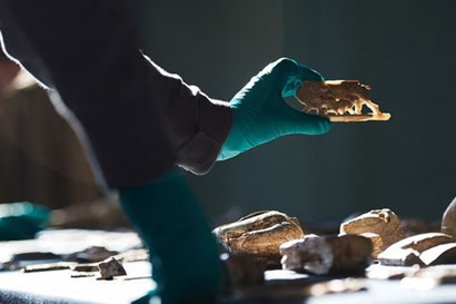 عرض آثار عراقية من "عصر نمرود" في بريطانيا ساعدت في تنظيفها الكاتبة الشهرية " أغاثا كريستي"