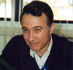 رئيس اللجنة العربية لحقوق الإنسان يكشف عن طيارين من  11 جنسية بينهم سوريون قصفوا الثوار فى ليبيا