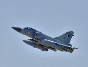 الجزائر ترفض استخدام أجوائها لضرب قوات القذافي