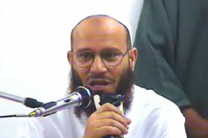 بعد هدم 4 أضرحة فى مصر : سلفيون يهددون بهدم ضريح الحسين.. و(المحامين) تطالب شيخ الأزهر بالتدخل