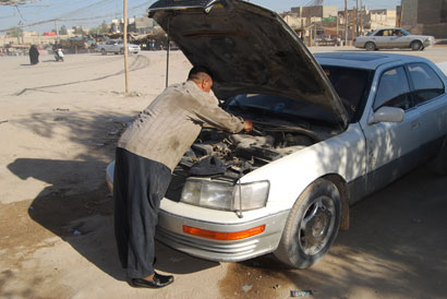 كربلاء ...مواطنونَ يشكونَ رداءة البنزين.. والمشتقات النفطية تؤكد فحص المنتج قبل توزيعه على محطاتالتعبئة