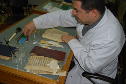 صيانة ُالأسانيد الوثائقية والمخطوطات التاريخية في العتبة الحسينية المقدسة بالطرق العلمية(تقرير مصور)