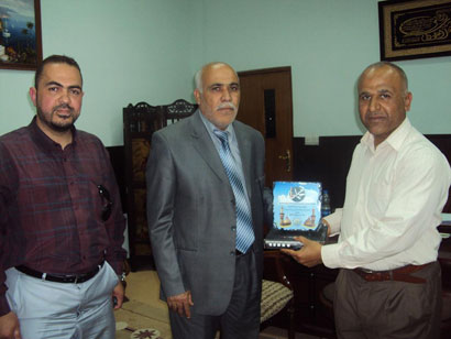 العتبتان الحسينية والعباسية المقدستان تكرمان رئيس جامعة كربلاء درع مهرجان ربيع الرسالة الخامس