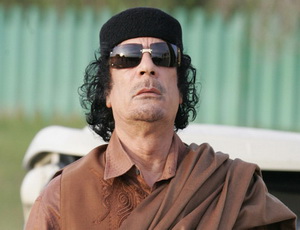 اثنان من أبناء القذافي يعرضان تنحي والدهما