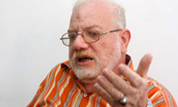 مفكر وقيادي شيعي مصري :السعودية تستخدم السلفيين لضرب الاستقرار في مصر