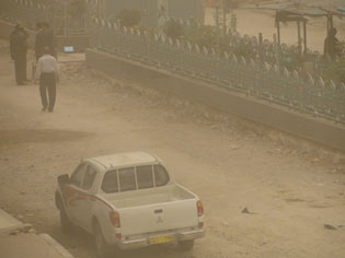 عاصفة  ترابية تجتاح مدينة كربلاء تؤدي  الى تضائل الرؤيا واصابة الكثيرين بالاختناق