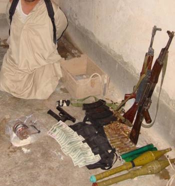 مسؤول تنظيم القاعدة في الفرات الاوسط (صدام حسين) بقبضة العدالة في كربلاء