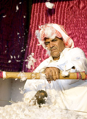 محافظة الكوت ...مهنة الندافة بين التجديد والتراث وتاثير البضائع الصيينة عليها