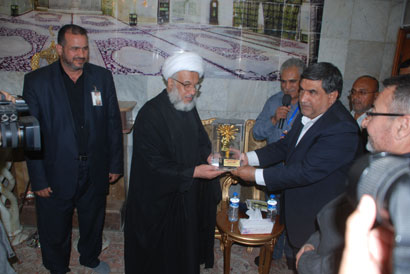 امانة بغداد تكرم الشيخ عبد المهدي الكربلائي لمشاركة العتبة الحسينية الفاعلة في مهرجان الزهور العالمي