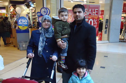 كربلاء:شاب عراقي ينير درب امرأة بريطانية لدين الحق ويؤسس لبناء عائلة مسلمة