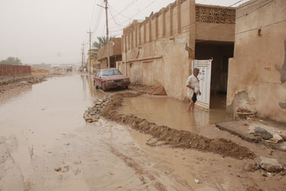 غرق دور لمواطنين في كربلاء بسبب  الامطار  (تقرير مصور)