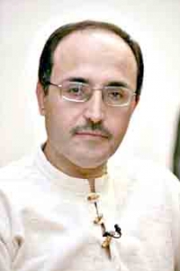 غسان بن جدو  يقدم استقالته من الجزيرة  ويصف  القناة بانها تعاطت مع سوريا بـ «التضخيم»، ومع البحرين بـ التعتيم