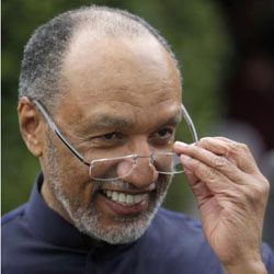 بن همام يقول في أمريكا الجنوبية إن الفيفا يحتاج لدماء جديدة