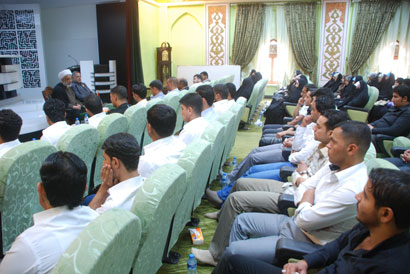 الشيخ عبد المهدي الكربلائي يلتقي طلبة علوم القرآن في جامعة اهل البيت