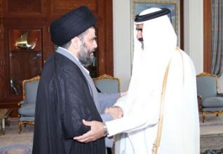 الصدر يؤدي صلاتي المغرب باحدى الحسينيات والعشاء باحدى الجوامع جماعة مع اهل السنة في قطر