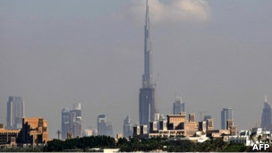 اول حالة انتحار من برج خليفة في دبي