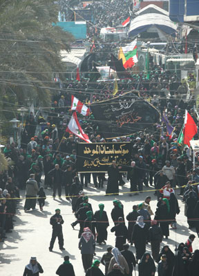 مواكب عزاء من لبنان تشارك في اربعينية الامام الحسين وسط كربلاء (مصور)